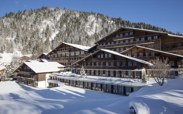 Отель HUUS Gstaad Швейцария, Занен - отзывы, цены и фото номеров - забронировать отель HUUS Gstaad онлайн вид на фасад
