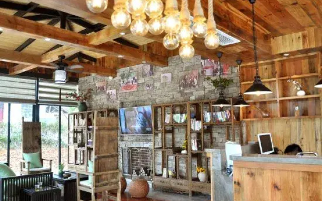 Sun Valley Expert Building