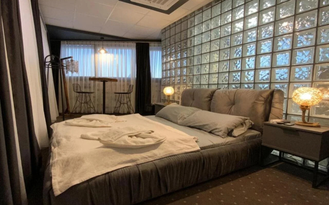 Eva Otel