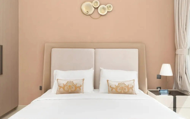 Lux BnB Act-1 Tower I Boulevard Views