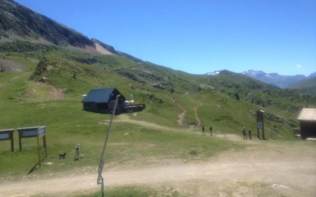 Les Ecureuils Squirrel Lodge