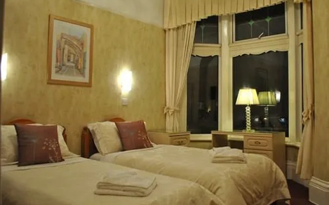 Clifton Villa Hotel