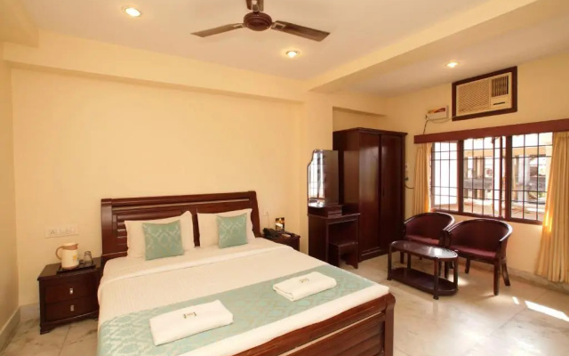 Lloyds Serviced Apartments, Near Music Academy