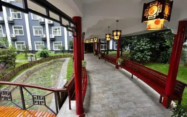 Qian Shan Holiday Hotel