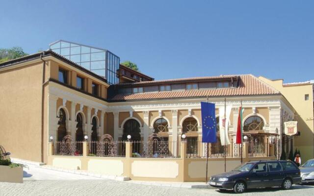 Отель Seven Hills Болгария, Пловдив - отзывы, цены и фото номеров - забронировать отель Seven Hills онлайн вид на фасад
