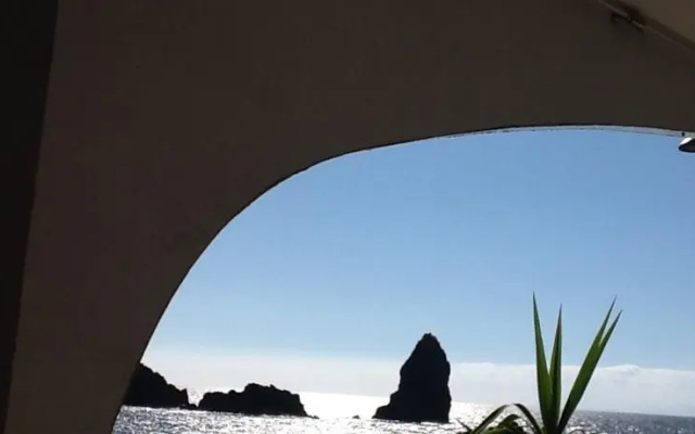 Acitrezza sul mare