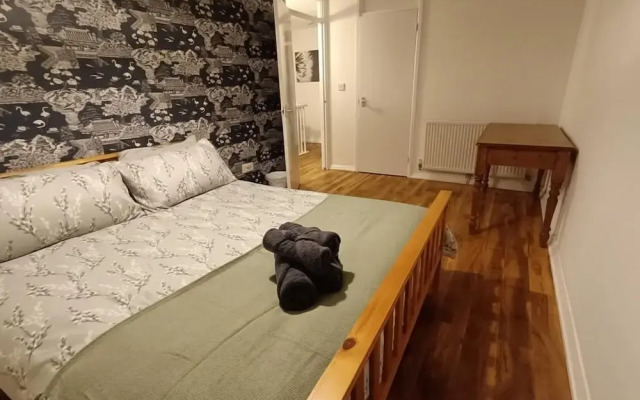 House - Sleeps 5 & Close to Peak District