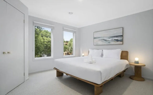 Elegant 3-bed Townhouse in Leafy Kensington