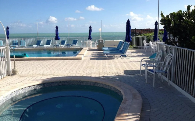 Cabana Breezes Suites