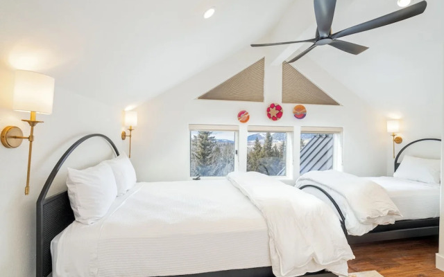 Bear Creek Lodge 406 4 Bedroom Condo by Alpine Lodging Telluride