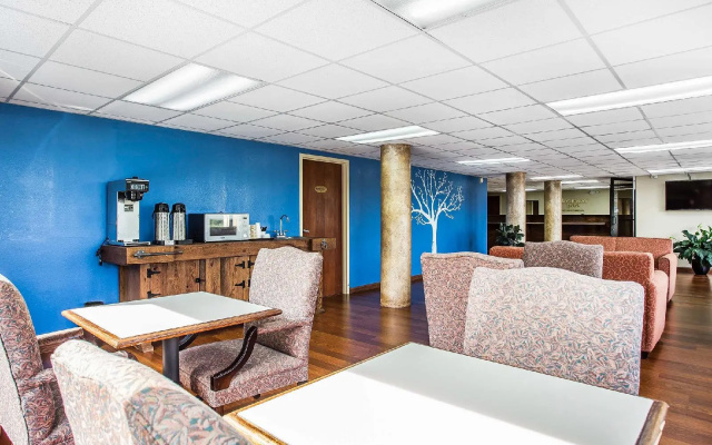 Super 8 Claremont East Hickory