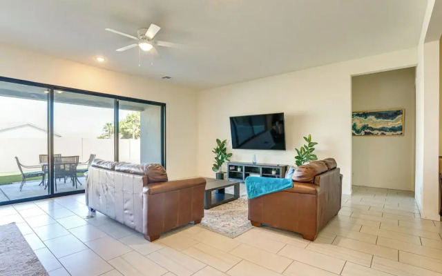 Modern Glendale Getaway ~ 3 Mi To Stadium!