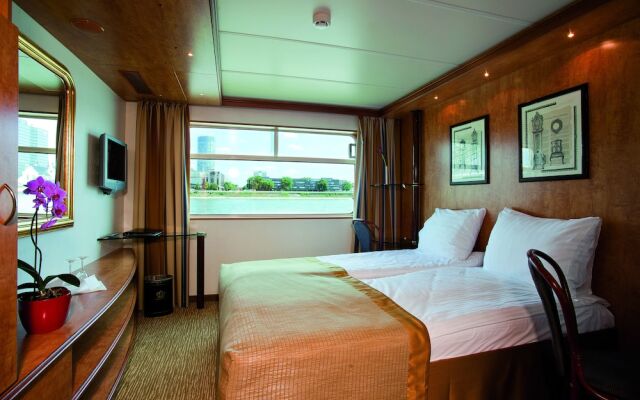 Отель Crossgates Hotelship 3 Star - Medienhafen - Düsseldorf комната для гостей