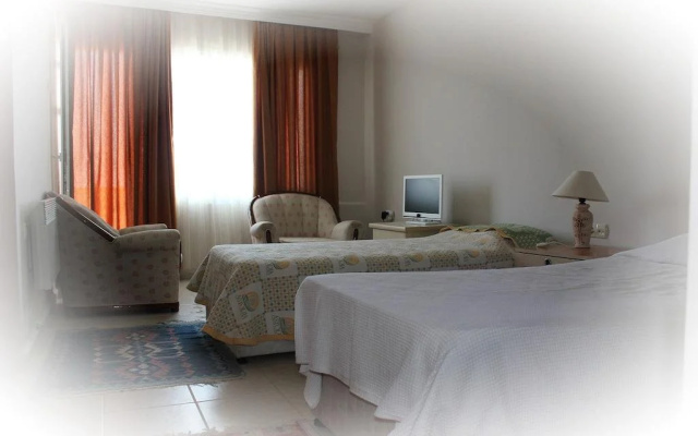 Can Karaburun Hotel