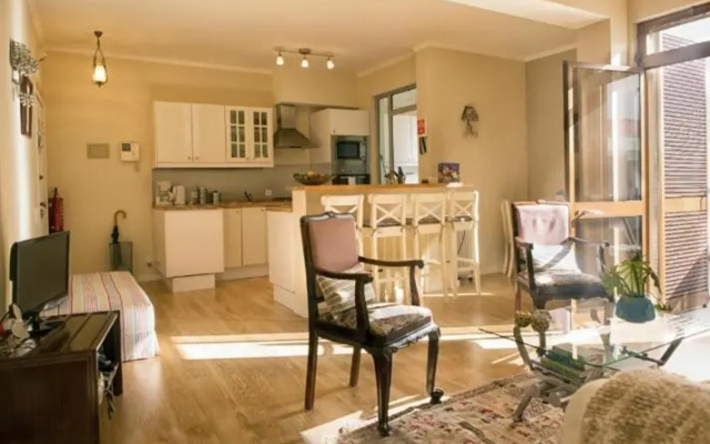 Central Funchal Apartment - GARDEN - Free Parking & AC