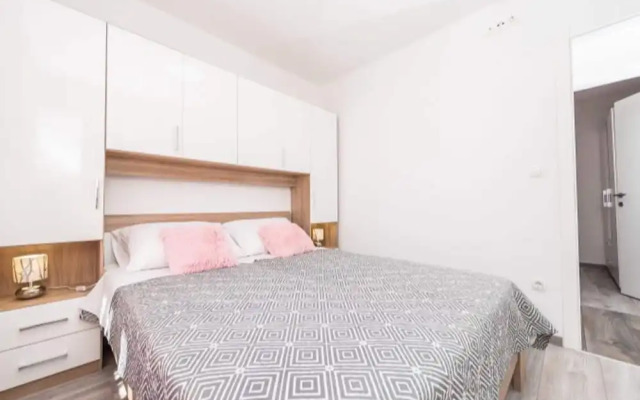 Lovely Apartment in Pakoštane with Terrace