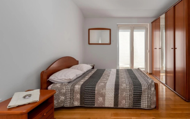 Nice Apartment in Crikvenica With Wifi and 2 Bedrooms