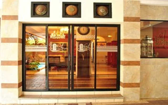 Отель La Casa De Los Arcos вид на фасад