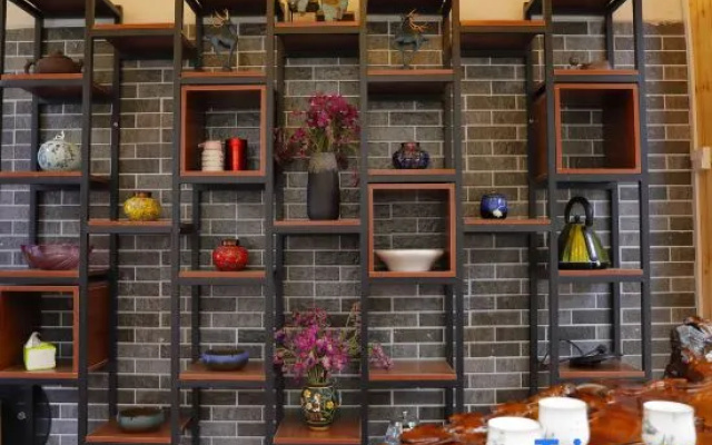 Floral Hotel · Mountain Whisper Hotel（Shennongjia Wooden fish store）