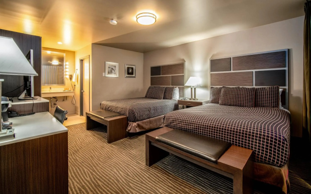 Crescent Bay Inn