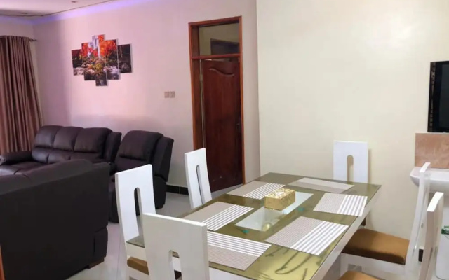 2 Bed - Sleeps 4 - Free Airport Shuttle
