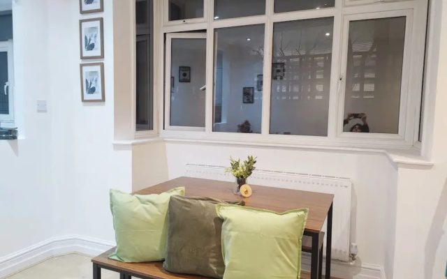 Charming 2-bed Apartment in London