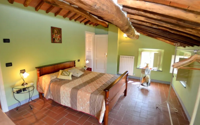 Holiday Home in Pescaglia Near Tuscan Vineyards