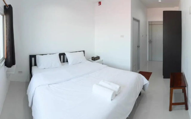 Munruk Hostel (มั่นรัก)