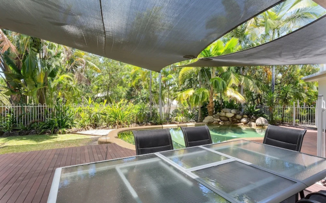 White Sapphire Holiday House