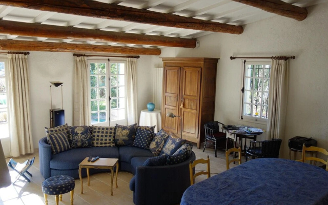 Villa With 4 Bedrooms in Pernes-les-fontaines, With Wonderful Mountain