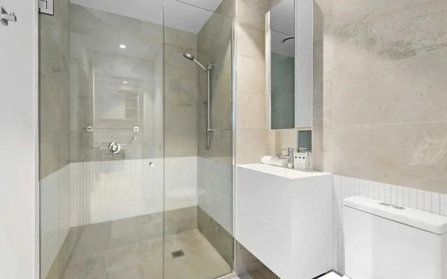 Charming 1-bed Apartment With a Balcony