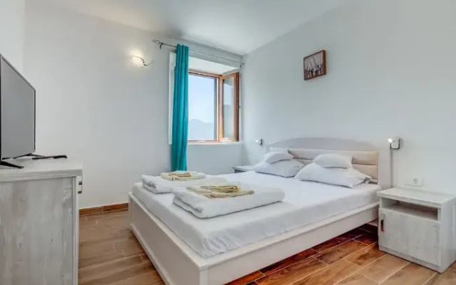 H Sara Luxury Rooms