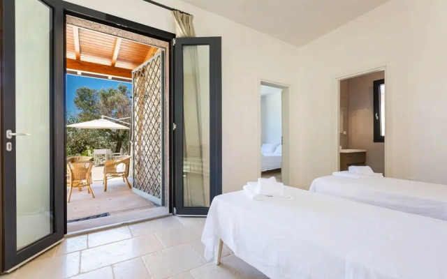 2081 Villa Crocilupo by Perle di Puglia