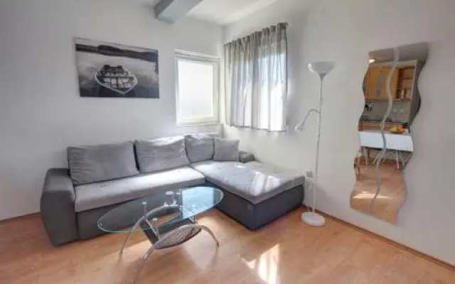 Cozy two bedroom apartment in Stinjan