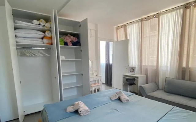 Beautiful apartment on the beach in Bat yam