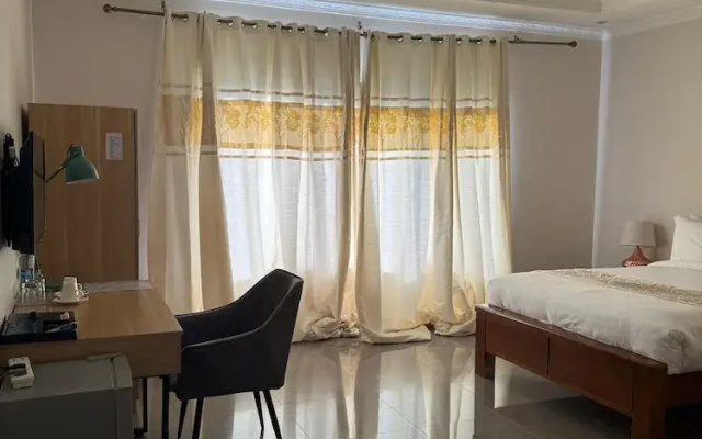 Eleganciana Lodges Ltd