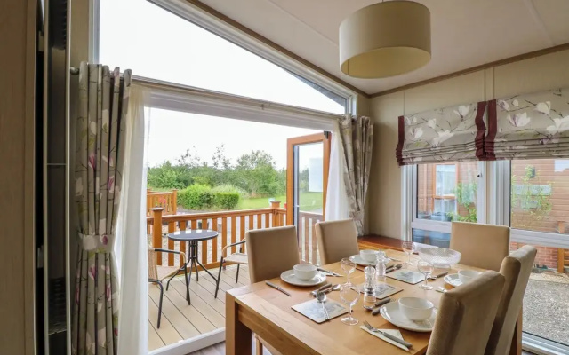 Lodge 26, Fishing Lakes