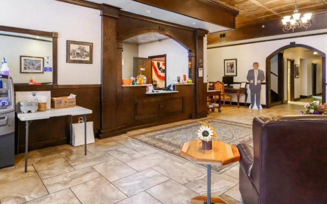 The Alcalde Hotel by OYO