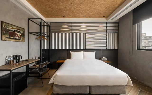 Oinn Hotel & Hostel