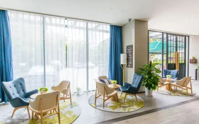 CJIA Apartment Hotel (Shanghai Daning Zhongshan North Road Metro Station)