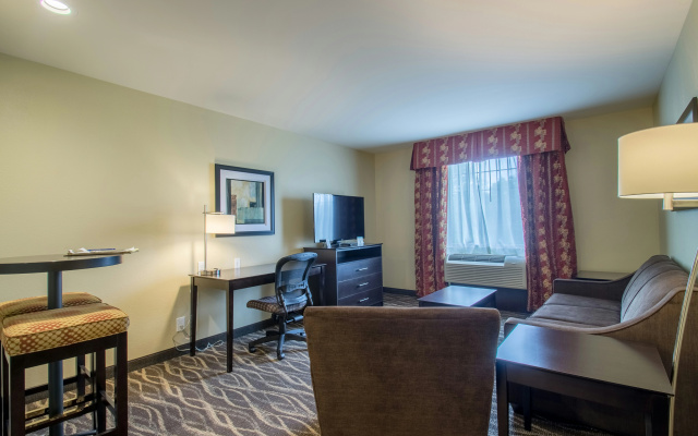 Creekstone Inn & Suites
