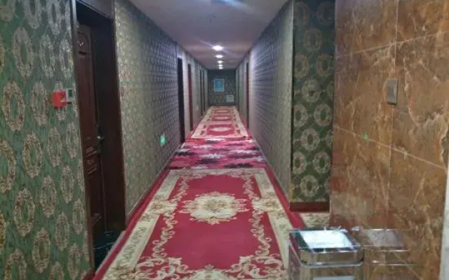 Chicheng Hongyuan Business Club (Chicheng Bus Station)