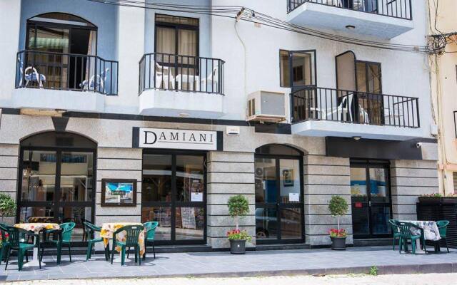 Отель Damiani Apartments Мальта, Буджибба - отзывы, цены и фото номеров - забронировать отель Damiani Apartments онлайн вид на фасад