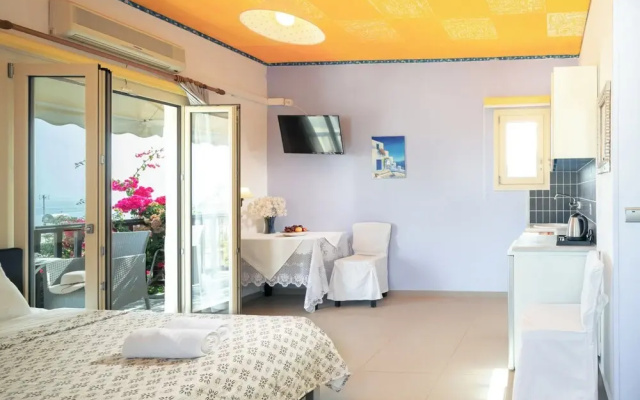 2 Bed Apartment - Sleeps 8 - Pool, Patio, Views