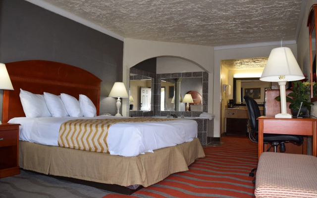 Super 8 by Wyndham Noman West
