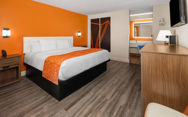 Howard Johnson by Wyndham Savannah GA