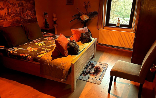 Dog-friendly Home With Bubble Bath