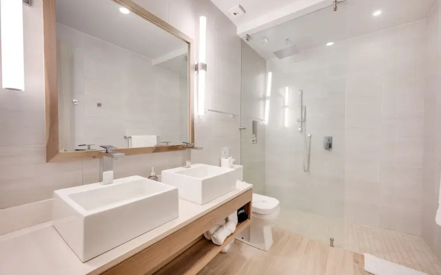 Luxury Villa: Hot Tub: Ocean Views: Fully Staffed