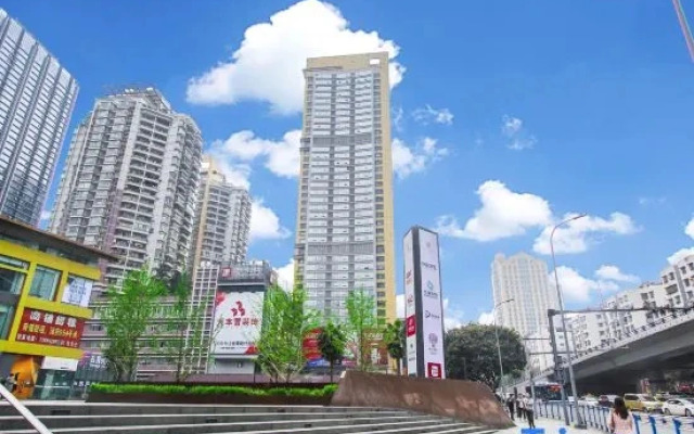 Bei'ou Aosi Hotel (Chongqing Hongqi Hegou Light Rail Station)