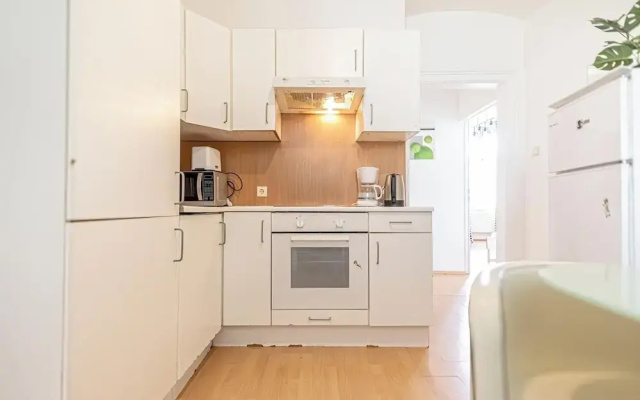 Long Stay 3BR Apartment Near Center